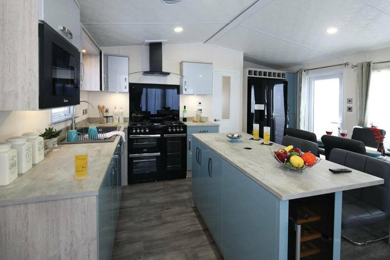Superior 6 Berth Holiday Home In Suffolk Saxmundham Extérieur photo