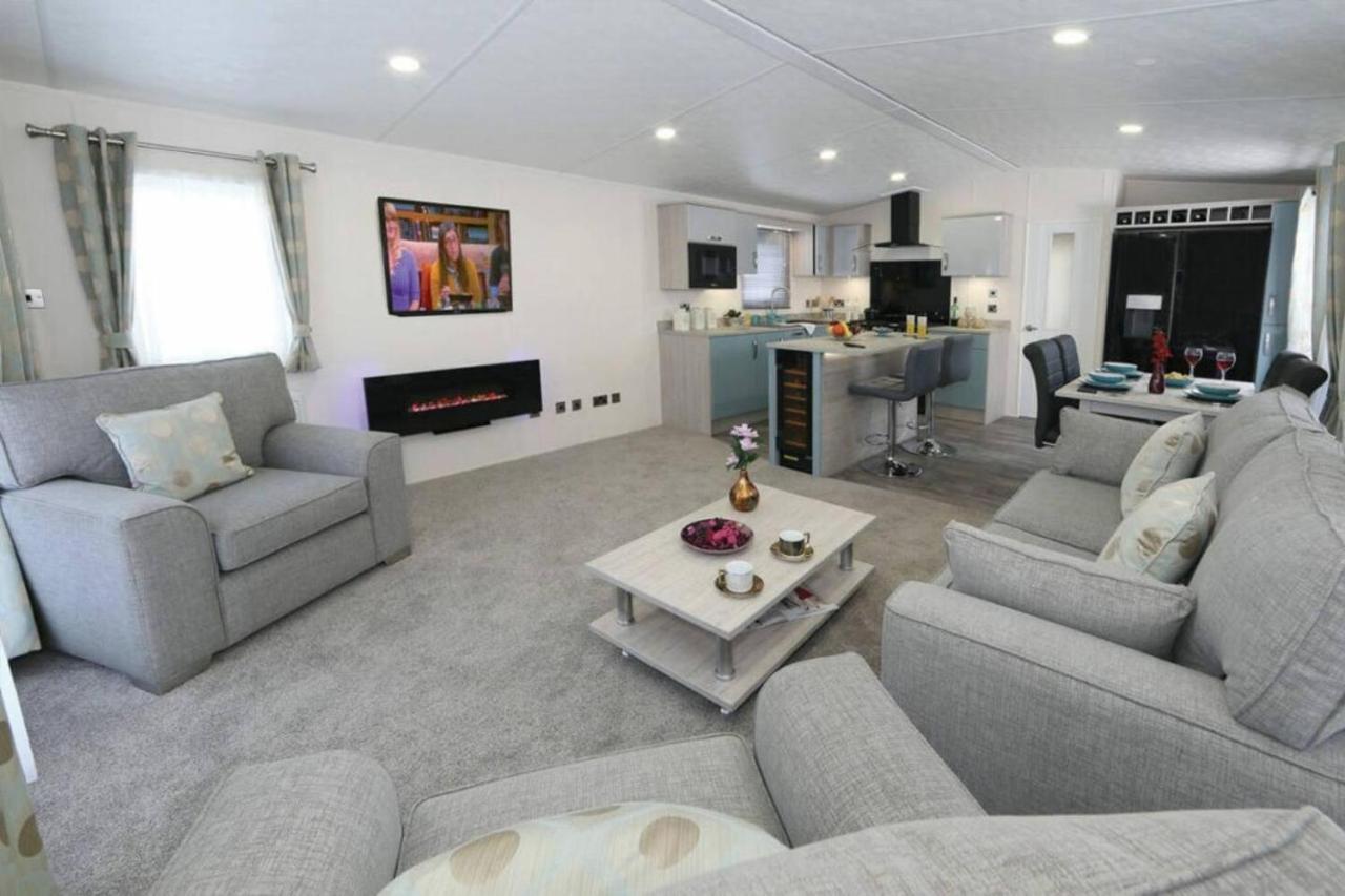 Superior 6 Berth Holiday Home In Suffolk Saxmundham Extérieur photo